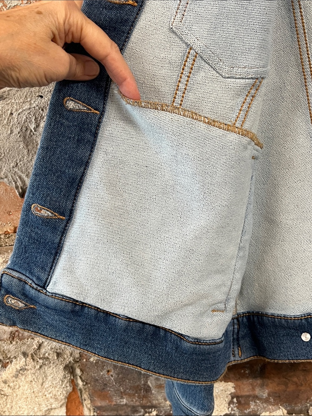 NWT Z Supply Dallas Medium Wash Denim Trucker Jacket with stretch - Picture 8 of 14